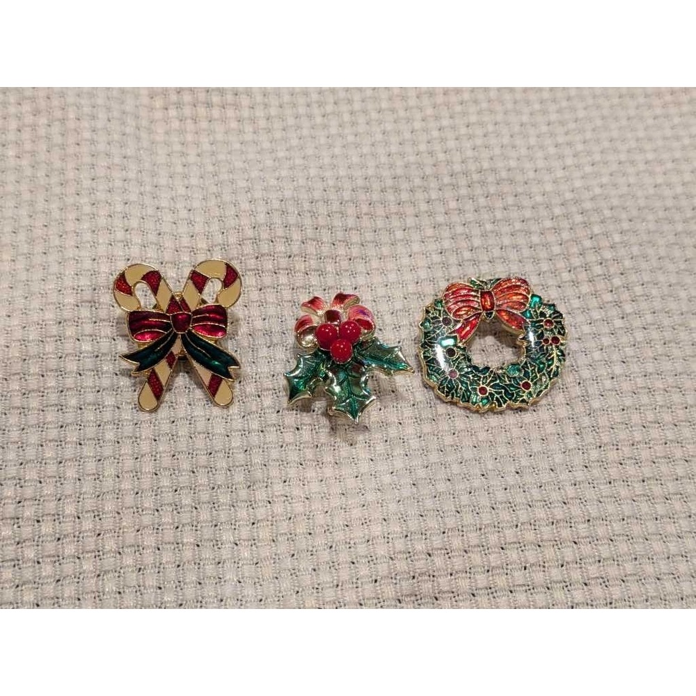 Lot of 3 Christmas Enamel Pins Candy Cane Holly Wreath Festive Holiday Jewelry‎